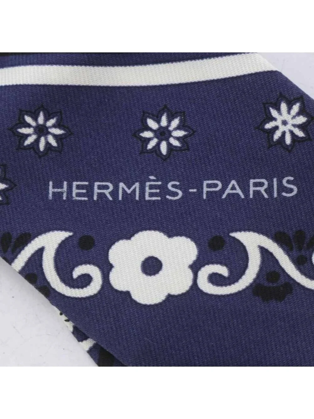 ★SOLD★ Hermes Twill Scarf Peuple du Vent People of the Wind Silk Navy - Picture 3 of 9